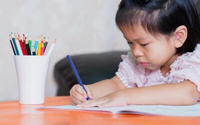 Righty or Lefty? Understand Hand Development in Your Toddler